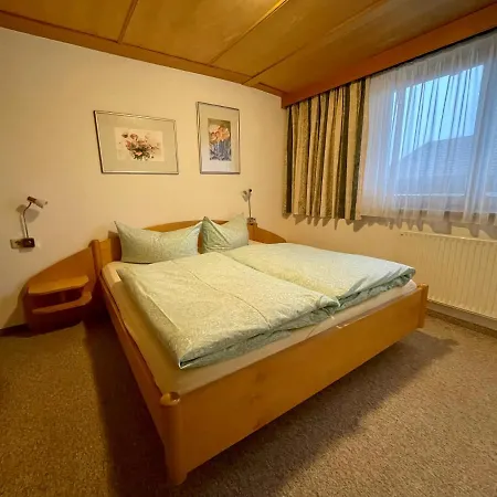 Martha'S Alpine Apartment