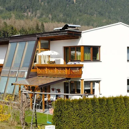 Martha'S Alpine Apartment *